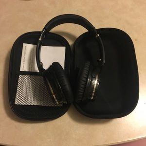Hiear cool Bluetooth headphones